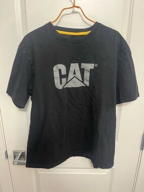 Caterpillar Men's Black T-Shirt with Gray Logo in size M